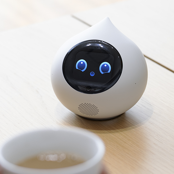 Romi - 話すだけで楽しくなれるAIロボット｜高齢のご家族へのプレゼントに